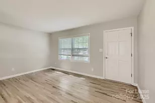 400 Vinecrest Dr, Matthews, NC 28105 - Photo 5