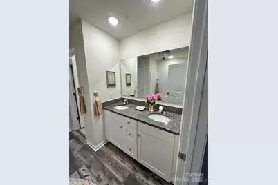 574 30th Avenue Circle NE, Hickory, NC 28601 - Photo 5