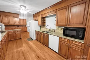 725 Willis Rd, Dallas, NC 28034 - Photo 9