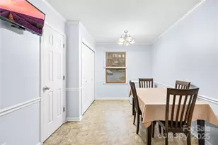 8430 Coulwood Oak Ln, Charlotte, NC 28214 - Photo 9