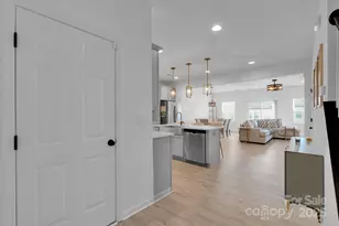 11012 Pagebrook Ln, Charlotte, NC 28214 - Photo 7