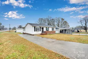 424 N Center St, Oakboro, NC 28129 - Photo 3