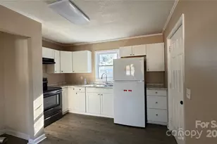 513 Holly St, Dallas, NC 28034 - Photo 5