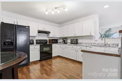 5825 Brookfield Pointe Drive, Charlotte, NC 28216 - Photo 9