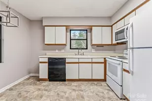 102 Abbey Cir, Asheville, NC 28805 - Photo 3