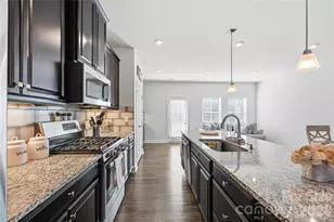 1172 Ashbury St, Charlotte, NC 28216 - Photo 15