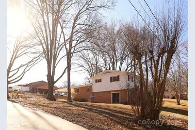 1521 19th Street SW, Hickory, NC 28602 - Photo 3