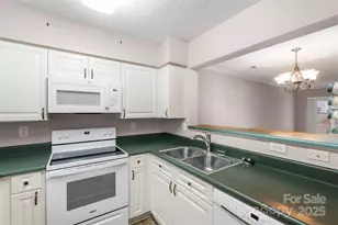 4226 Melrose Club Dr, Matthews, NC 28105 - Photo 7