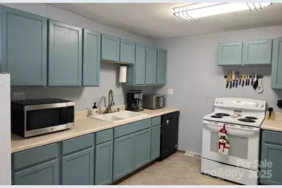 220 E Catawba Avenue, Mount Holly, NC 28120 - Photo 9