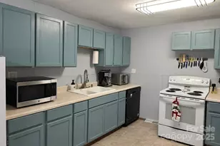 220 E Catawba Ave, Mount Holly, NC 28120 - Photo 9