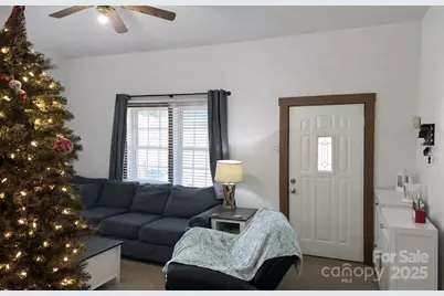 220 E Catawba Avenue, Mount Holly, NC 28120 - Photo 3