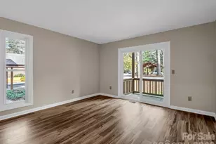 520 Courtwood Ln, Hendersonville, NC 28739 - Photo 9