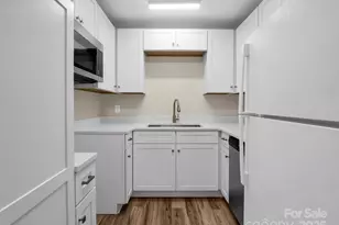 520 Courtwood Ln, Hendersonville, NC 28739 - Photo 7