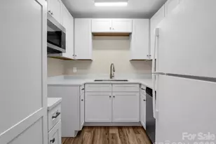 520 Courtwood Ln, Hendersonville, NC 28739 - Photo 7