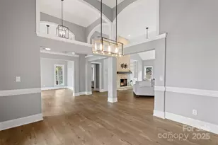 1404 Mt Isle Harbor Dr, Charlotte, NC 28214 - Photo 9