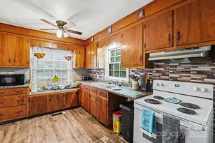 109 S Austin St, Maxton, NC 28364 - Photo 7