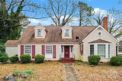 109 S Austin Street, Maxton, NC 28364 - Photo 1