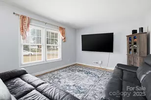 4417 Oak Dr, Charlotte, NC 28269 - Photo 5