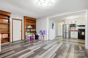 4417 Oak Dr, Charlotte, NC 28269 - Photo 11