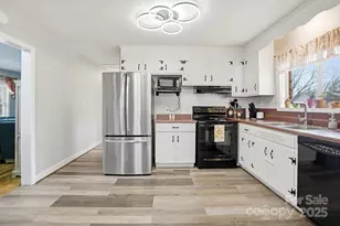 4417 Oak Dr, Charlotte, NC 28269 - Photo 9