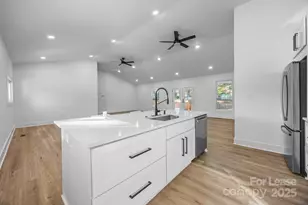 8625 Cedarbrook Dr, Charlotte, NC 28215 - Photo 21