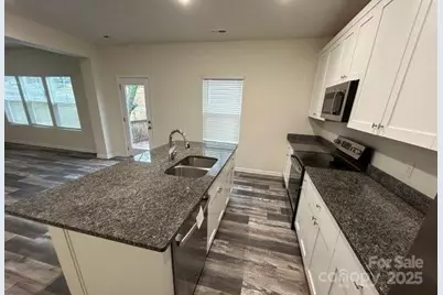 586 30th Avenue Circle NE, Hickory, NC 28601 - Photo 3