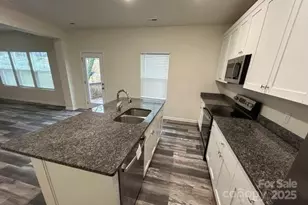 586 30th Ave Cir NE, Hickory, NC 28601 - Photo 3