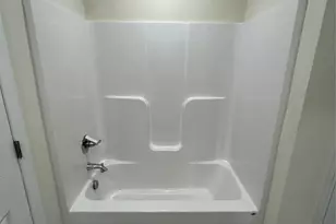 586 30th Ave Cir NE, Hickory, NC 28601 - Photo 7