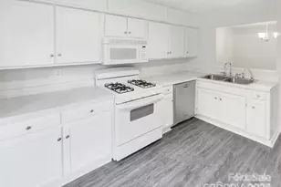 6003 Treetop Ct, Charlotte, NC 28212 - Photo 11