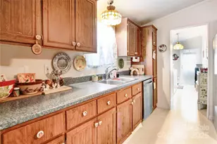 110 Pinellas St, Hendersonville, NC 28791 - Photo 11