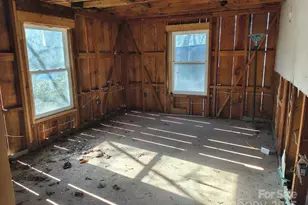 28 Pearl St, Black Mountain, NC 28711 - Photo 5