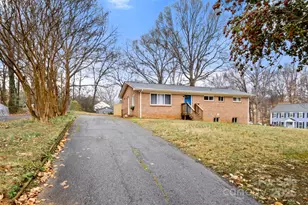 7047 Cheyenne Dr, Charlotte, NC 28262 - Photo 3