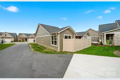 835A Wynnshire Drive, Hickory, NC 28601 - Photo 33