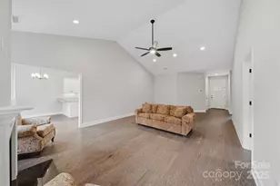 835A Wynnshire Dr, Hickory, NC 28601 - Photo 23