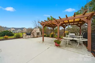 831B Wynnshire Dr, Hickory, NC 28601 - Photo 41