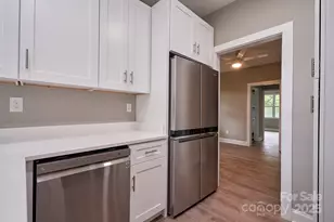 217 Circle Ave, Charlotte, NC 28207 - Photo 19