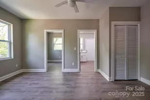 217 Circle Ave, Charlotte, NC 28207 - Photo 9