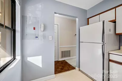 2604 Vineyard Boulevard, Asheville, NC 28805 - Photo 9