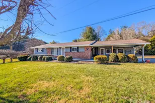 39 Hawthorne Ln, Burnsville, NC 28714 - Photo 1