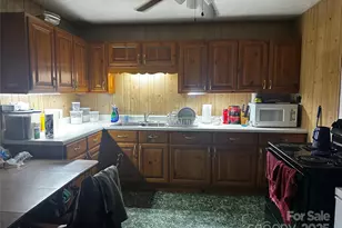 321 Raccoon Branch Rd, Green Mountain, NC 28740 - Photo 7