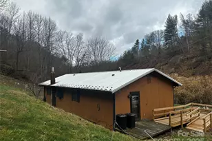 321 Raccoon Branch Rd, Green Mountain, NC 28740 - Photo 5