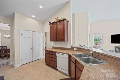 11911 Carolina Blossom Lane, Pineville, NC 28134 - Photo 9