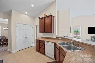 11911 Carolina Blossom Ln, Pineville, NC 28134 - Photo 9