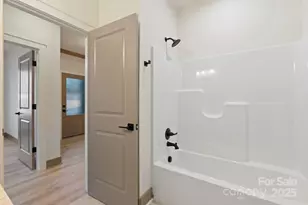 194 N Peace Haven Rd, Winston Salem, NC 27104 - Photo 27