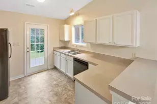 1214 Triece Ln, Charlotte, NC 28215 - Photo 7