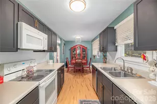 2746 Turnpike Rd, Horse Shoe, NC 28742 - Photo 9