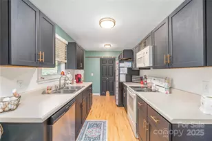 2746 Turnpike Rd, Horse Shoe, NC 28742 - Photo 9