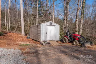 2746 Turnpike Rd, Horse Shoe, NC 28742 - Photo 21