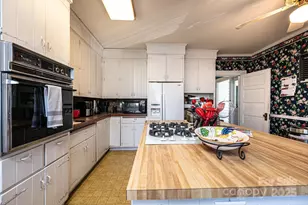 221 3rd St NE, Hickory, NC 28601 - Photo 17