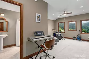 37 Enclave Dr, Waynesville, NC 28786 - Photo 19